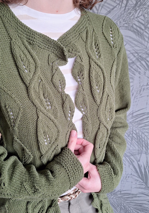 Gebreid vest Green Leafs met bladmotief – breipatroon vest