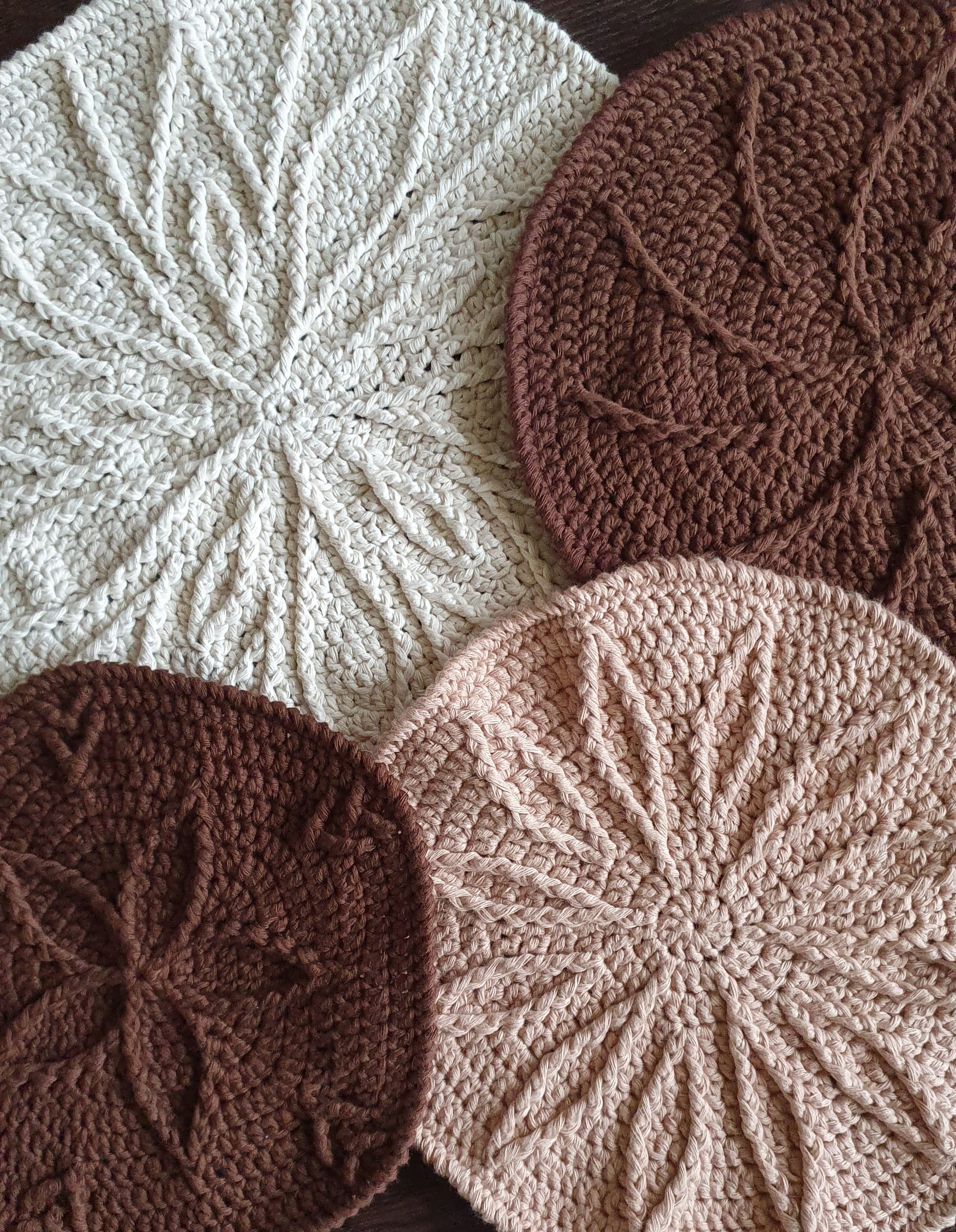 Haakpatroon pannenonderzetters set