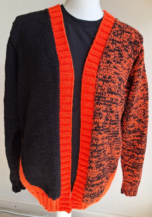 Gebreid vest in oranje en zwart – breipatroon vest dames