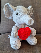 Gehaakte olifant Olga met verwisselbare accessoires – amigurumi olifant haken
