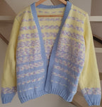 Gebreid vest Marshmallow in blauw, geel en pastel – breipatroon vest dames
